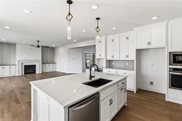 $747,467 | 7616 North Booth Avenue, Kansas City, MO 64158