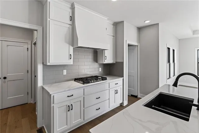 $747,467 | 7616 North Booth Avenue, Kansas City, MO 64158