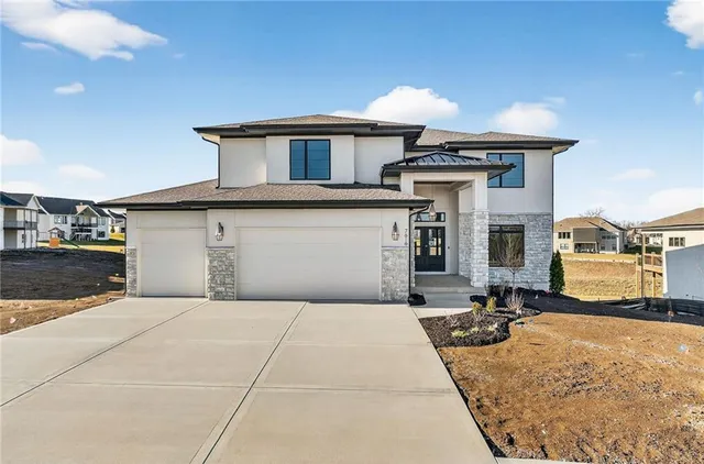 $747,467 | 7616 North Booth Avenue, Kansas City, MO 64158