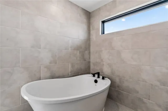 $747,467 | 7616 North Booth Avenue, Kansas City, MO 64158