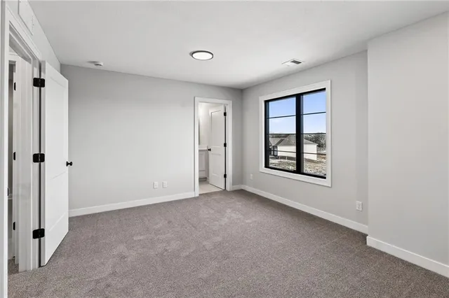 $747,467 | 7616 North Booth Avenue, Kansas City, MO 64158