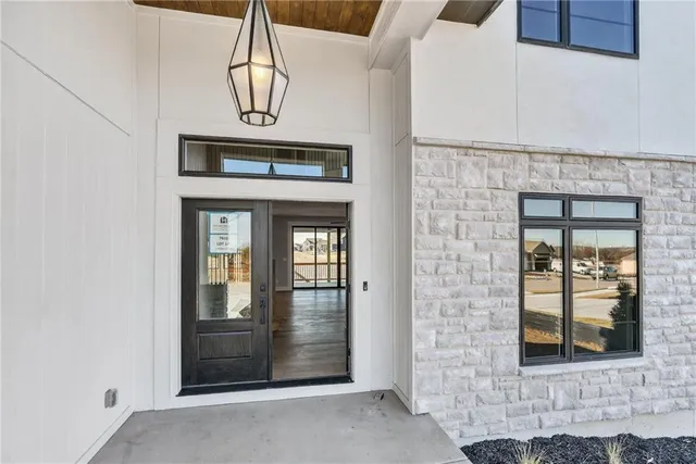 $747,467 | 7616 North Booth Avenue, Kansas City, MO 64158