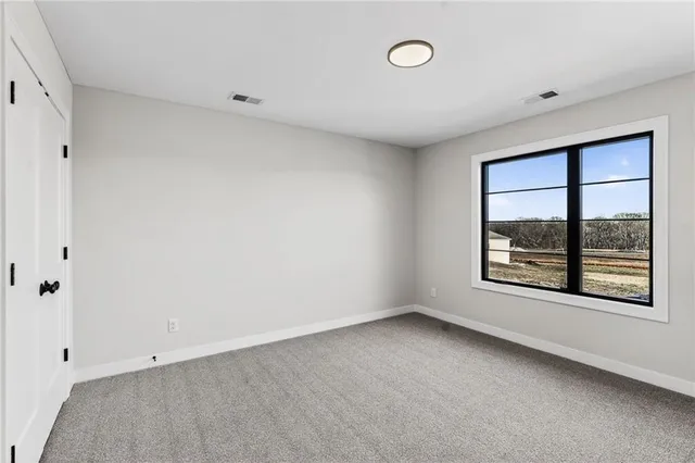 $747,467 | 7616 North Booth Avenue, Kansas City, MO 64158