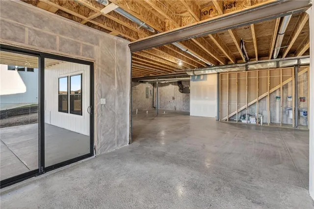 $747,467 | 7616 North Booth Avenue, Kansas City, MO 64158