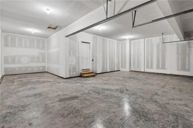 $747,467 | 7616 North Booth Avenue, Kansas City, MO 64158