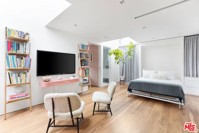 $18,500 | 1201 Cabrillo Avenue, Venice, CA 90291