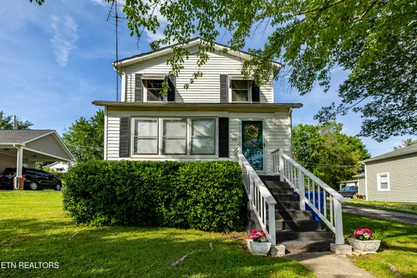 $345,500 | 1240 North Wright Road, Alcoa, TN 37701