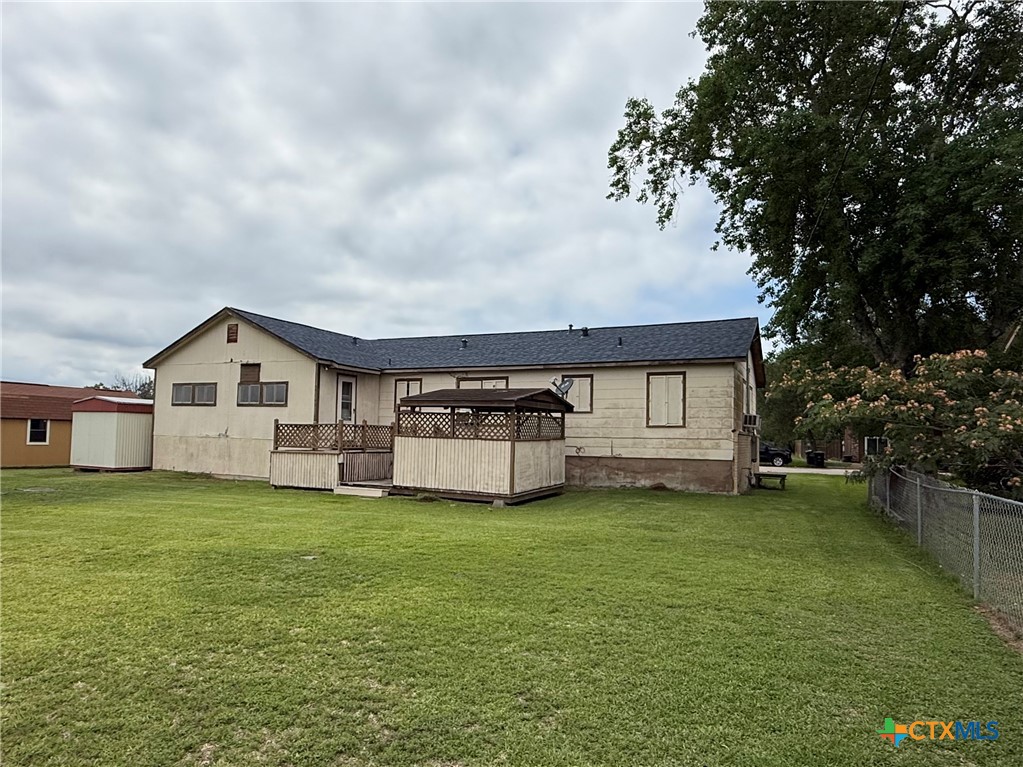 105 Sanders Street Palacios, TX 77465 - Photo 4 of 30
