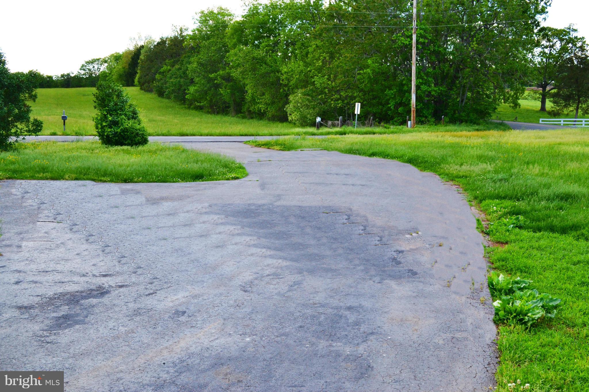13737 Inlet Road Culpeper, VA 22701 - Photo 2 of 23 Large Driveway