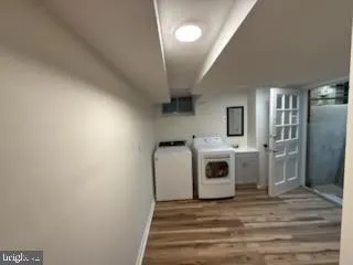 a view of a livingroom with washer and dryer