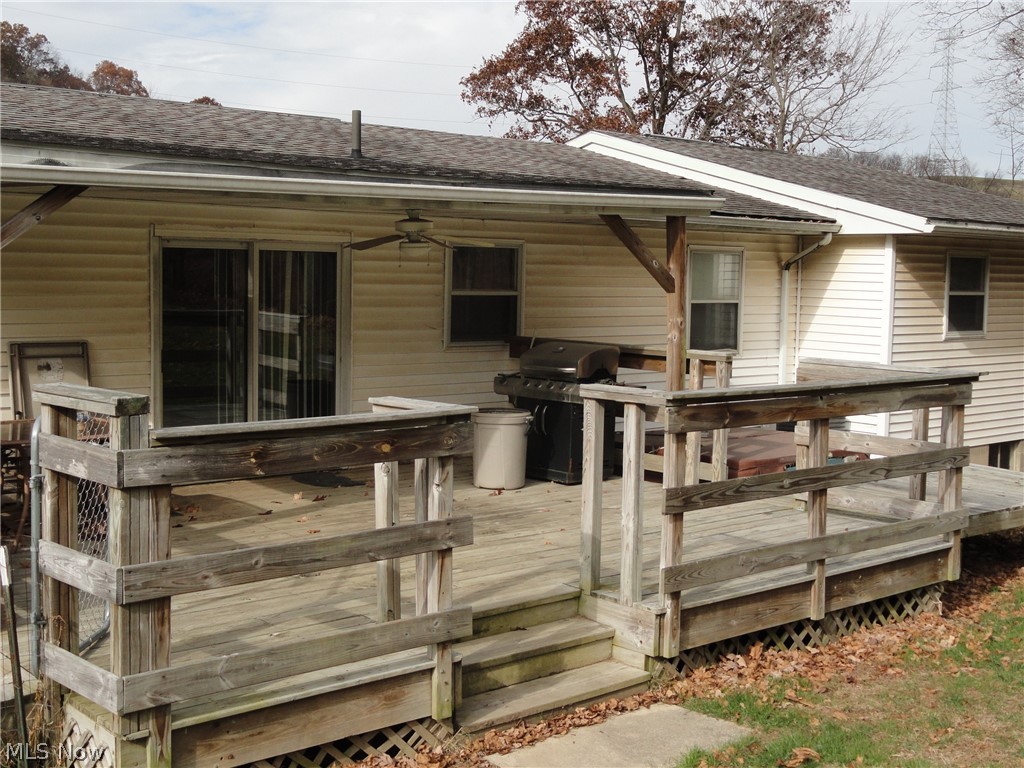 52 York Road Chester, WV 26034 - Photo 6 of 35