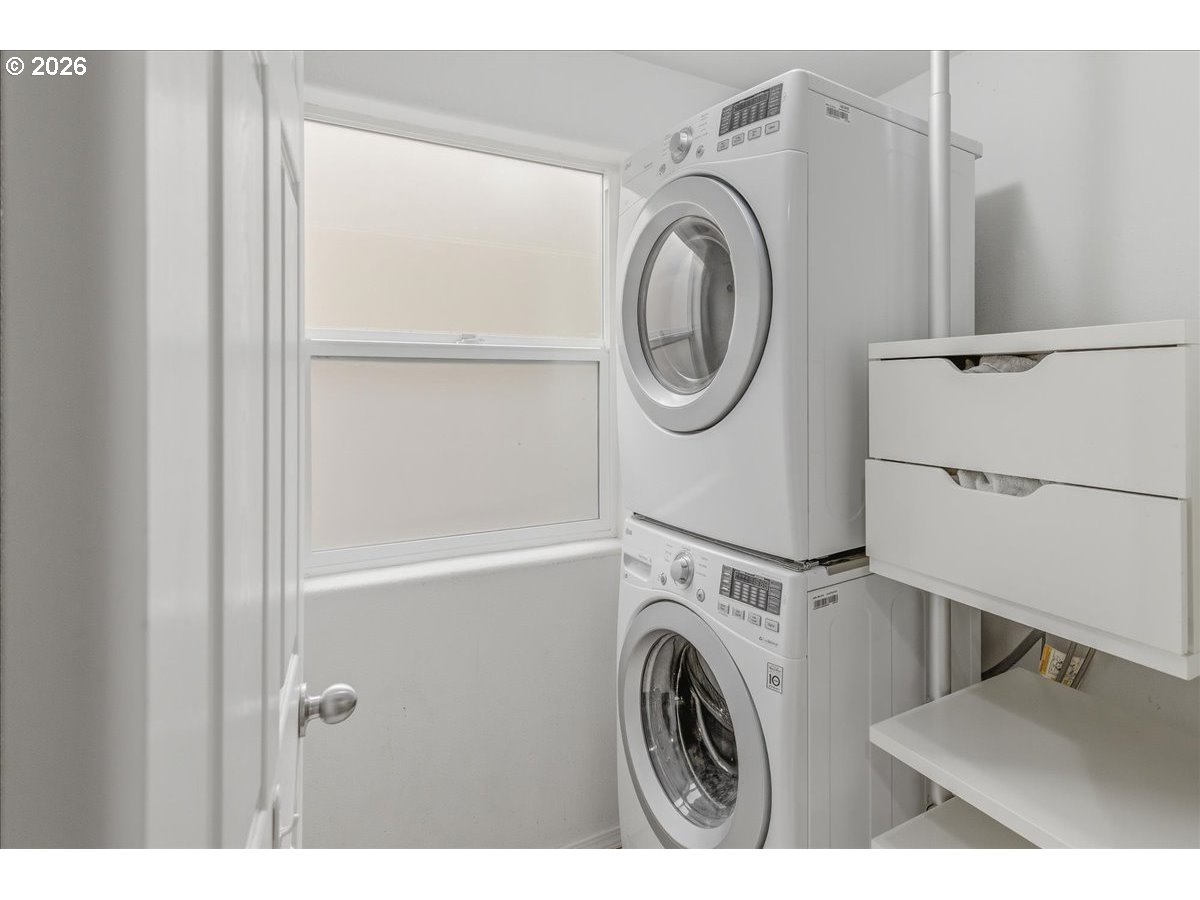 19240 Southwest Rosedale Court Beaverton, OR 97007 - Photo 12 of 38 a utility room with dryer and washer