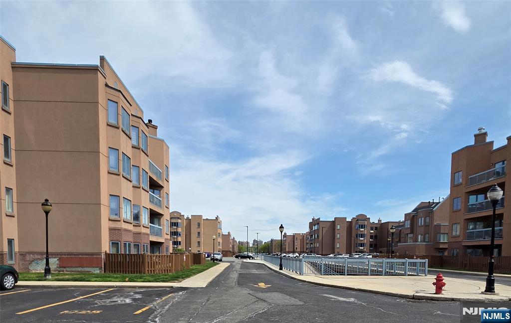 603 Ellery Court, Unit 603 Edgewater, NJ 07020 - Photo 2 of 19