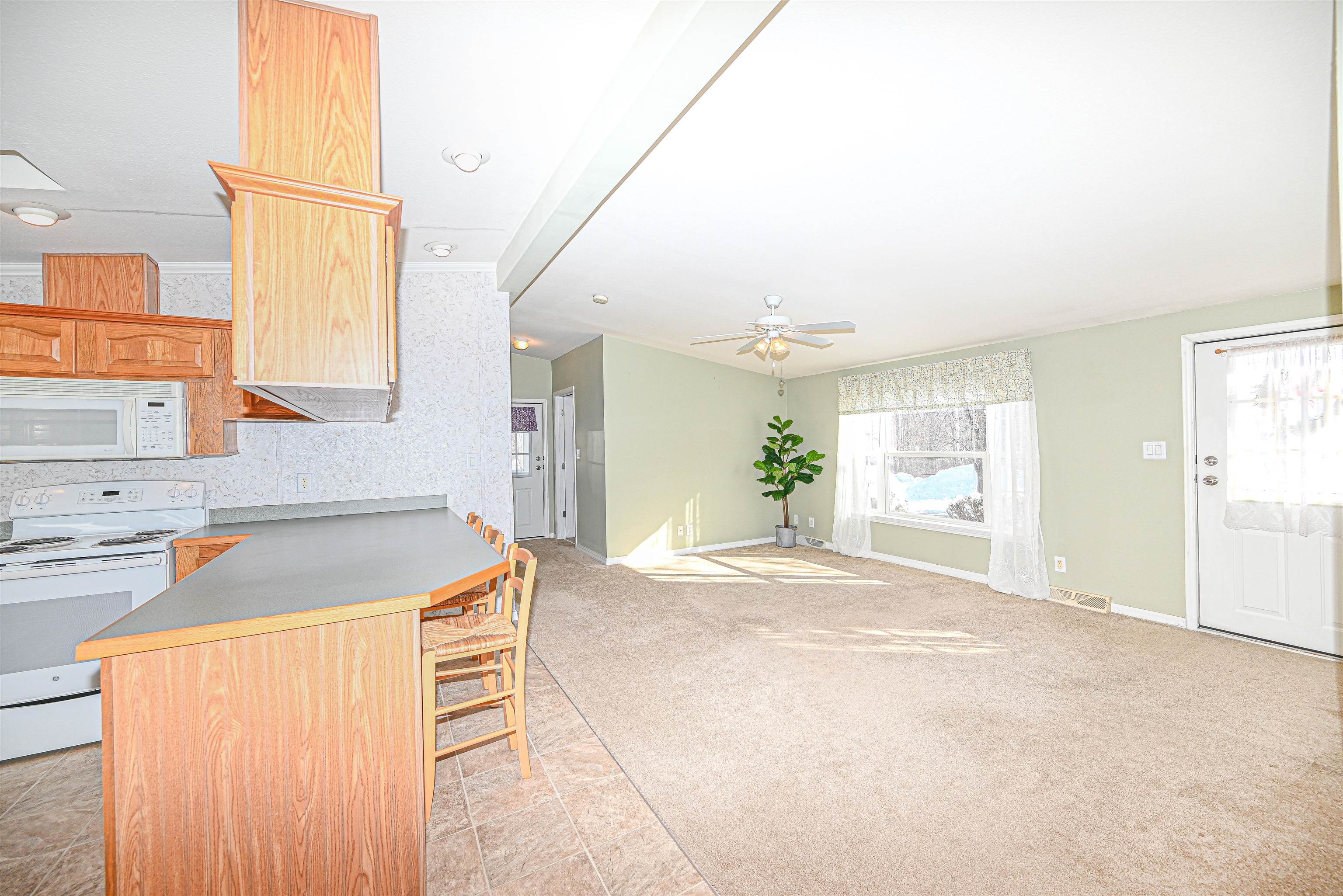 66 Sunset Way Manchester, NH 03104 - Photo 23 of 36