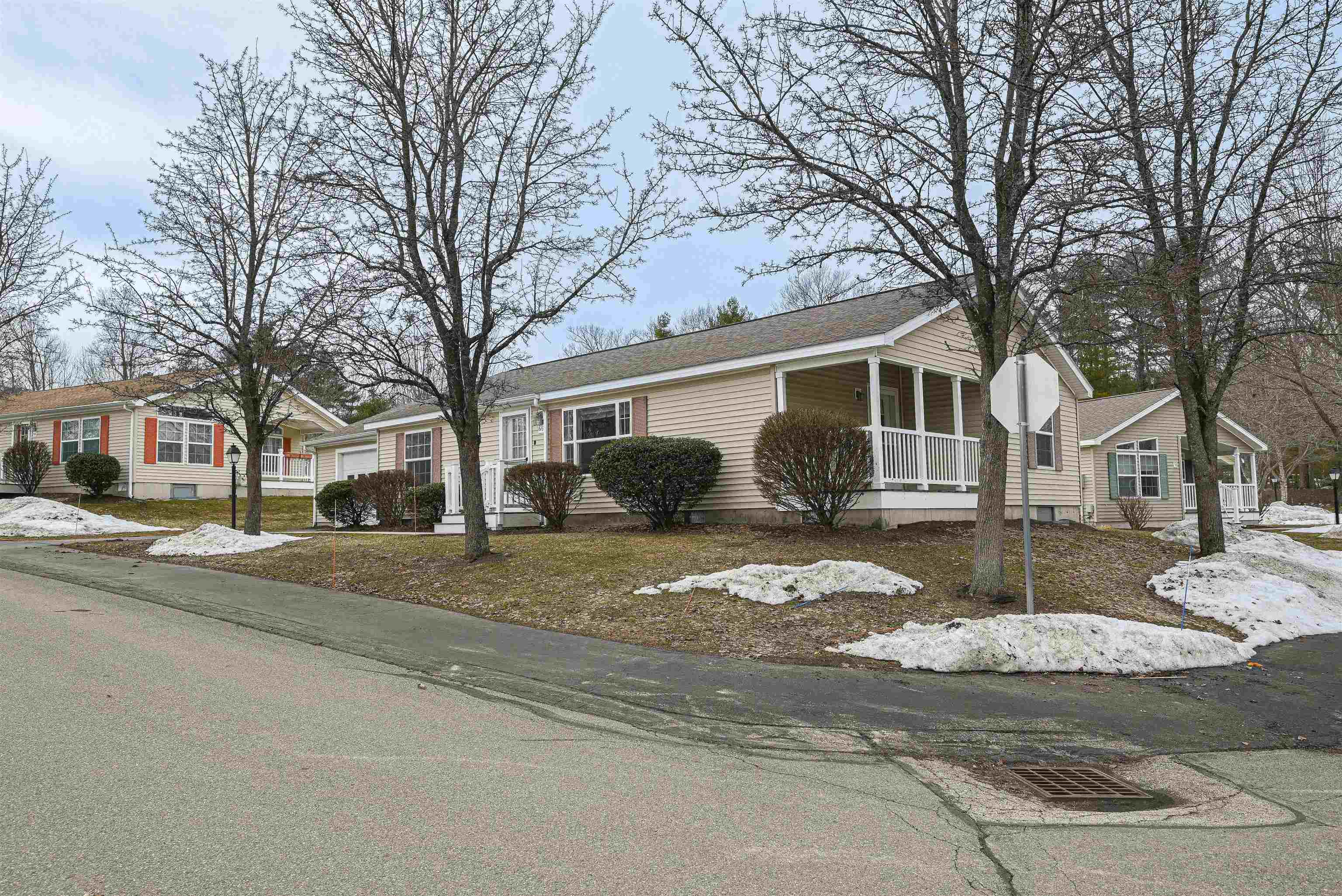 66 Sunset Way Manchester, NH 03104 - Photo 4 of 34 Gallery Image 4