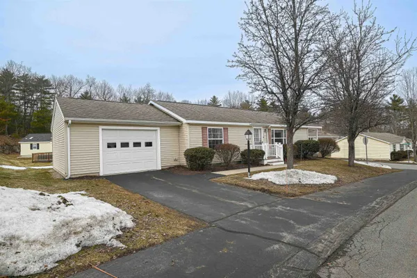 $325,000 | 66 Sunset Way, Manchester, NH 03104