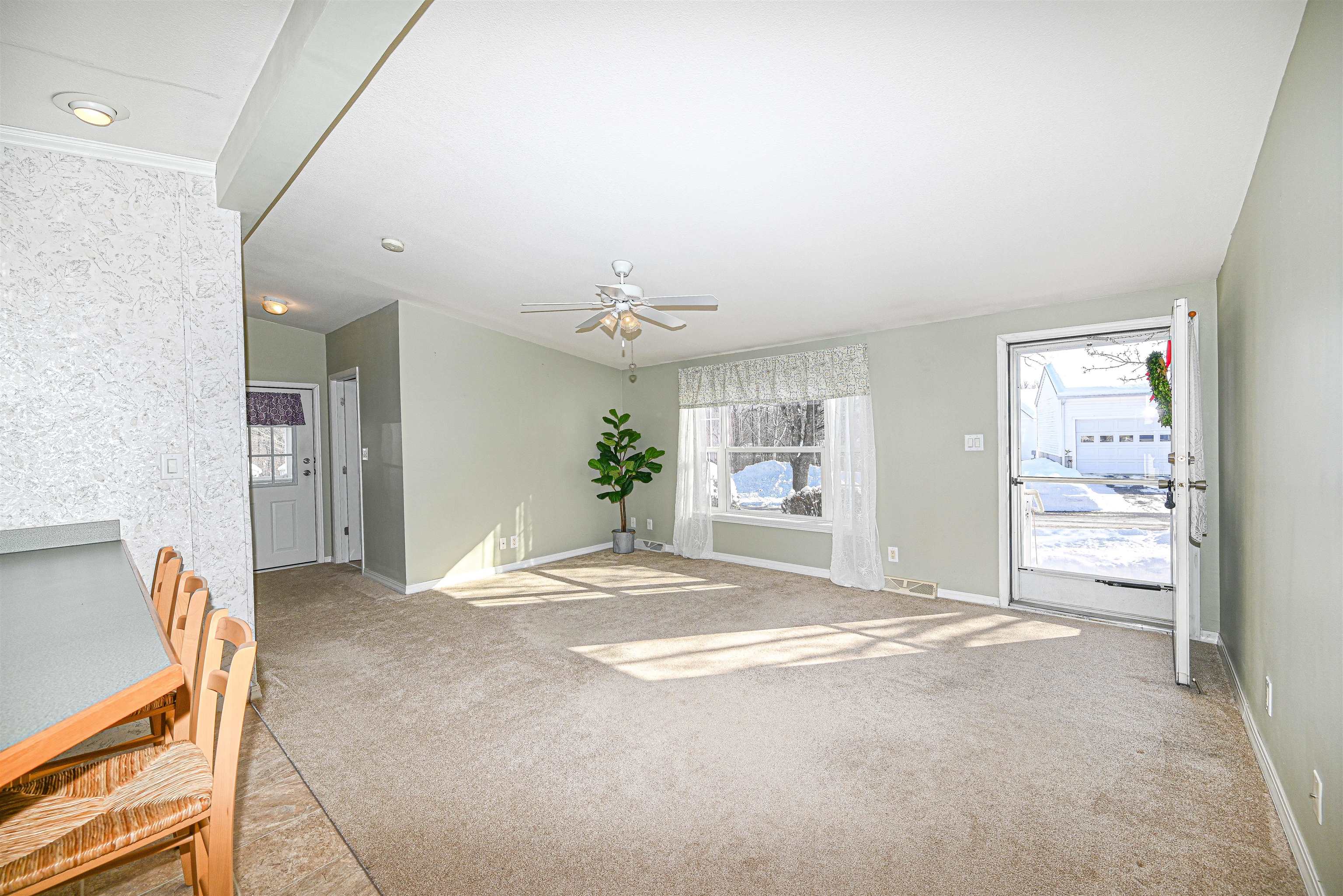 66 Sunset Way Manchester, NH 03104 - Photo 5 of 34 Gallery Image 5