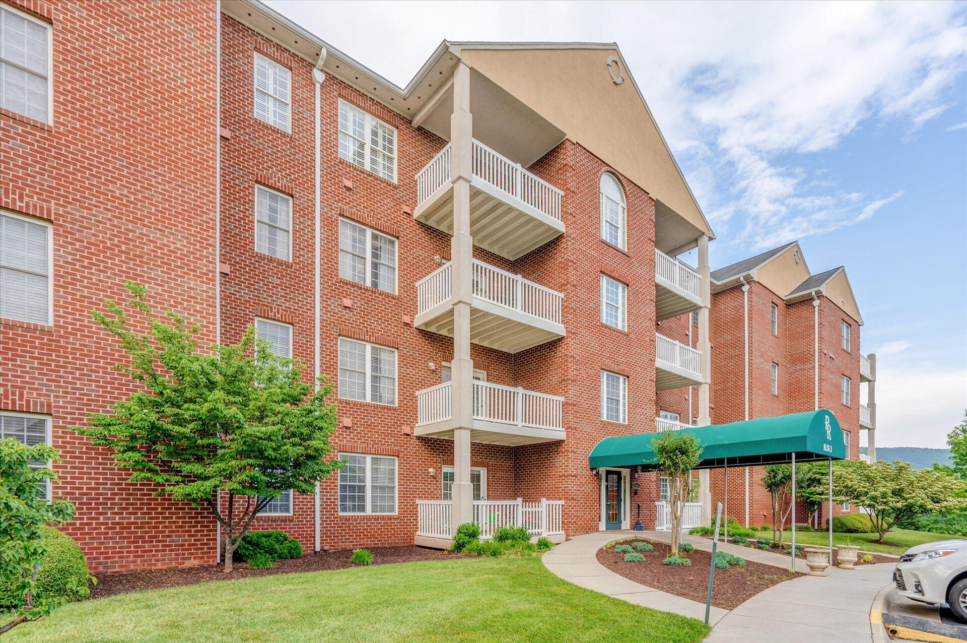 4444 Pheasant Ridge Road, Unit 106 Roanoke, VA 24014 - Photo 3 of 26 01-DSC00166_67_68_69_70