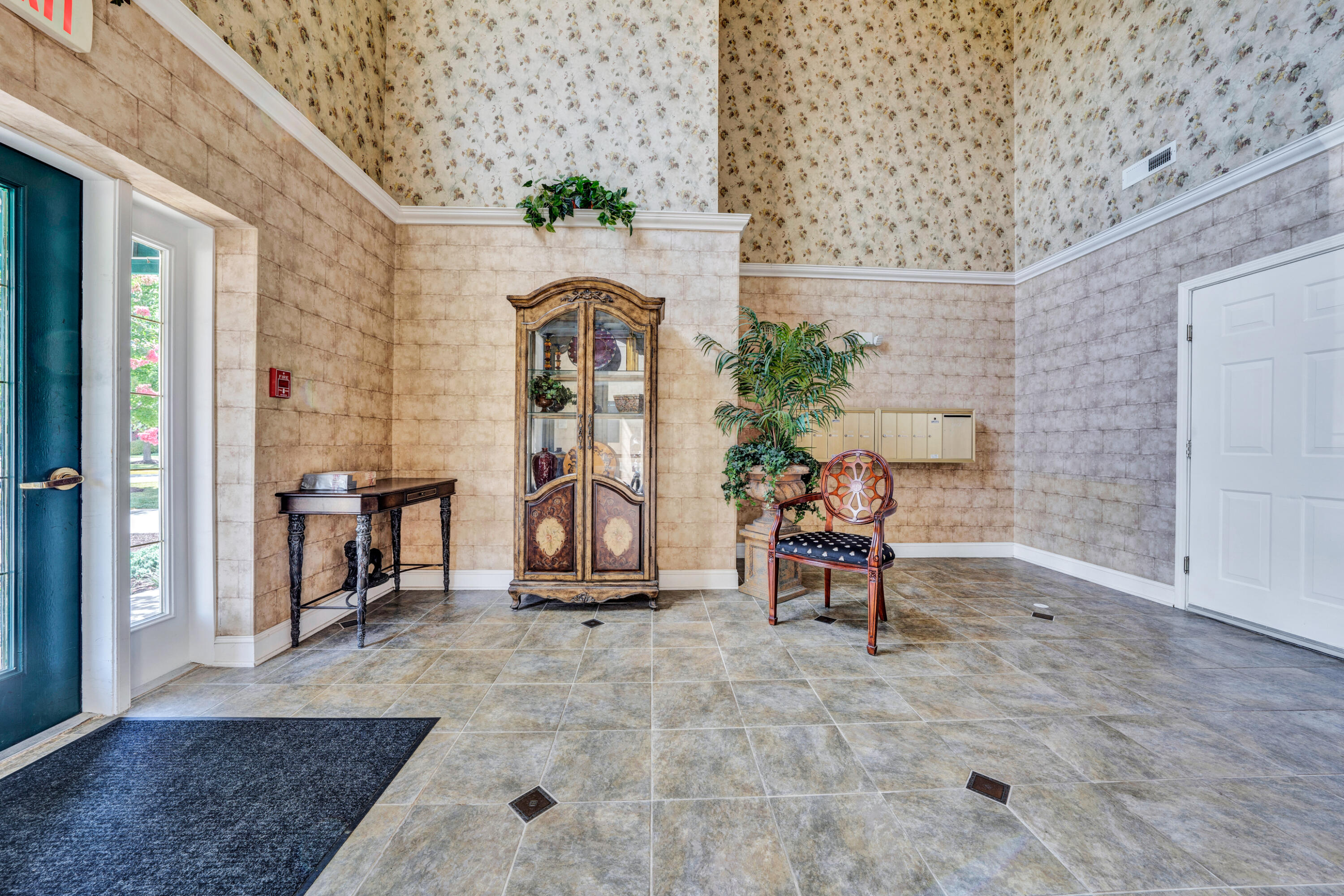 4444 Pheasant Ridge Road, Unit 106 Roanoke, VA 24014 - Photo 6 of 26 Ront Foyer