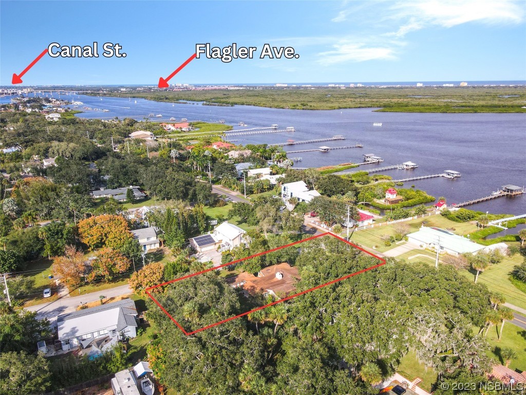 418 North Riverside Drive Edgewater, FL 32132 - Photo 5 of 48 a view of a city