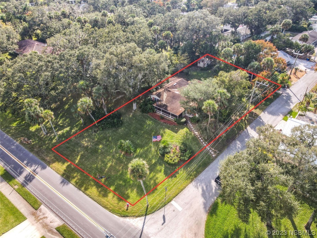 418 North Riverside Drive Edgewater, FL 32132 - Photo 7 of 48 a picture of flowers