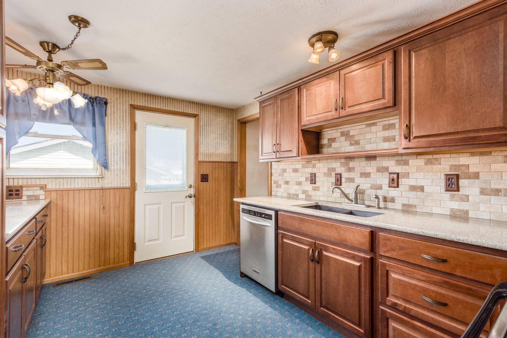 3880 Lynward Road Columbus, OH 43228 - Photo 10 of 34 Kitchen