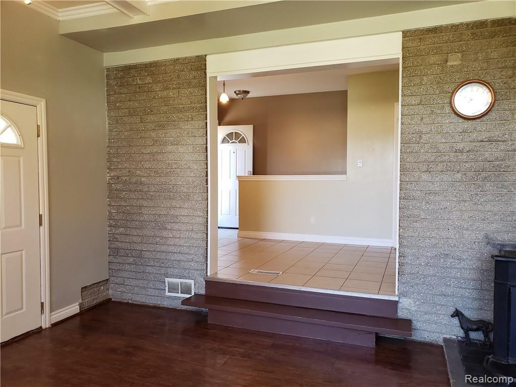39948 Koppernick Road Canton, MI 48187 - Photo 22 of 38 20180929_140931.jpg