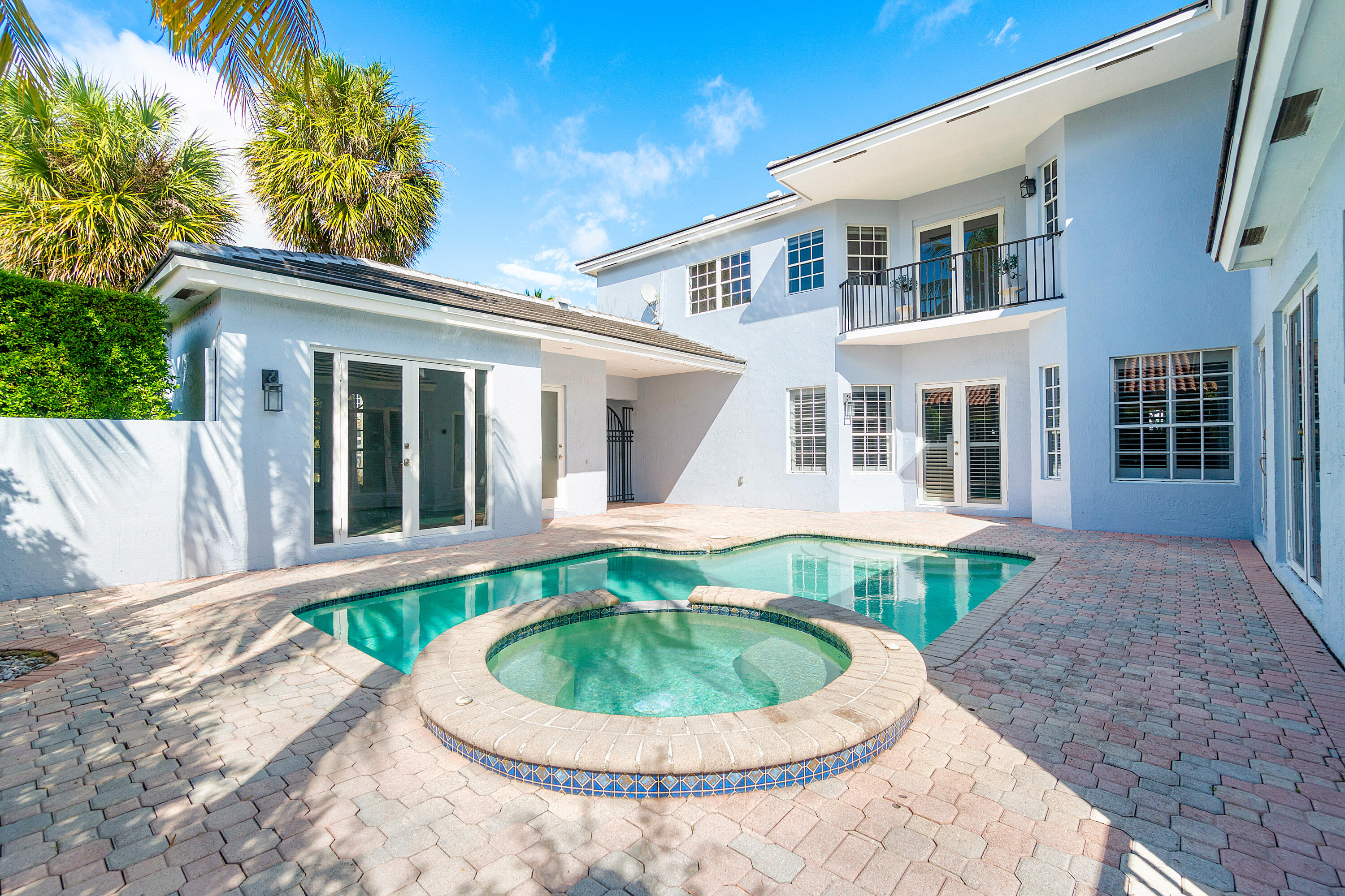 1710 Southwest 2nd Avenue Boca Raton, FL 33432 - Photo 28 of 28 Pool with spa