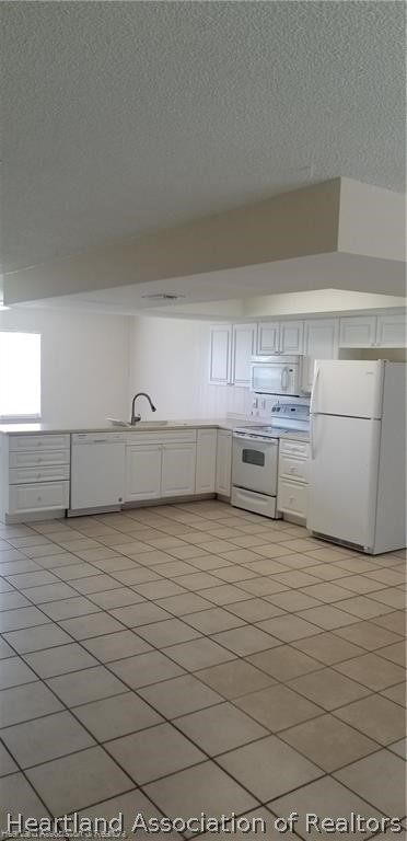 4203 Viscaya Street Sebring, FL 33872 - Photo 11 of 21 a view of a kitchen
