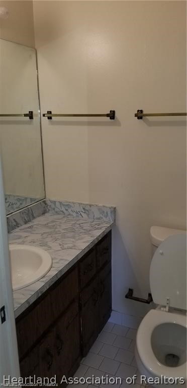 4203 Viscaya Street Sebring, FL 33872 - Photo 13 of 21 a bathroom with a granite countertop sink and toilet