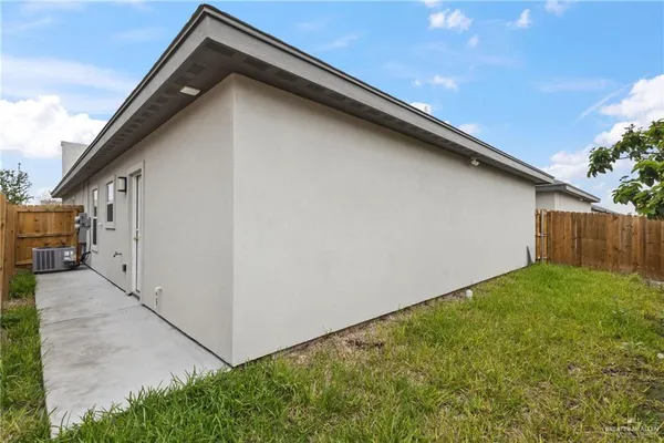 $1,350 | 1802 West Violet Drive, Unit 1, Pharr, TX 78577