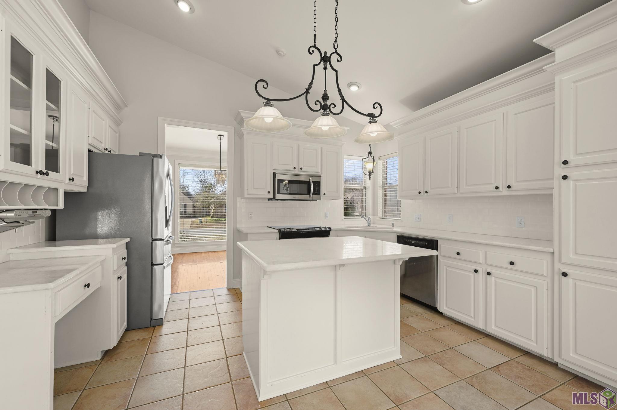 17361 Lake Azalea Drive Baton Rouge, LA 70817 - Photo 6 of 22