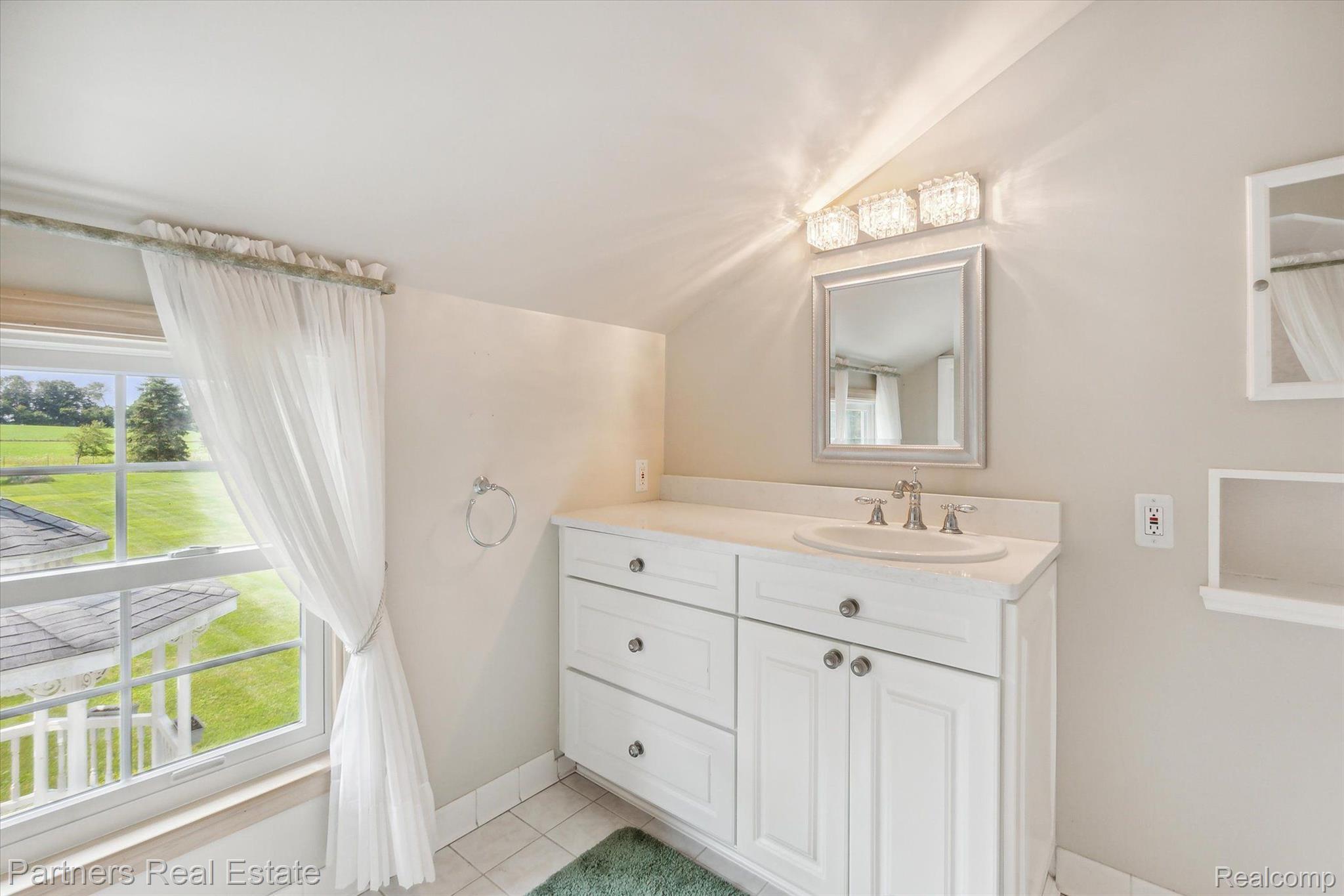 840 East Davis Road Howell, MI 48843 - Photo 35 of 50 Main Bath