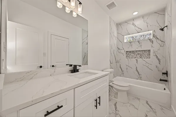 $2,000 | 9332 Waller Street, Houston, TX 77012