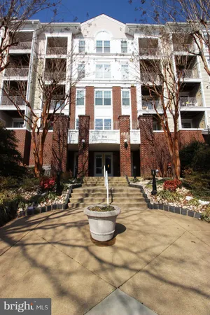 $2,600 | 1641 International Drive, Unit 104, McLean, VA 22102