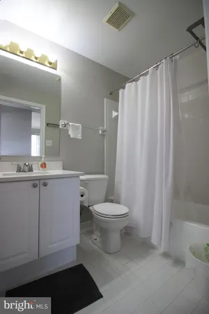 $2,600 | 1641 International Drive, Unit 104, McLean, VA 22102