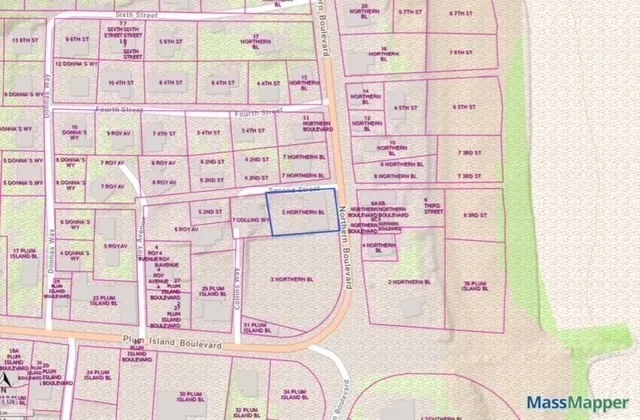 walk in closet with book shelf