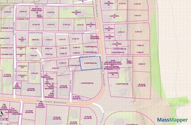 walk in closet with book shelf