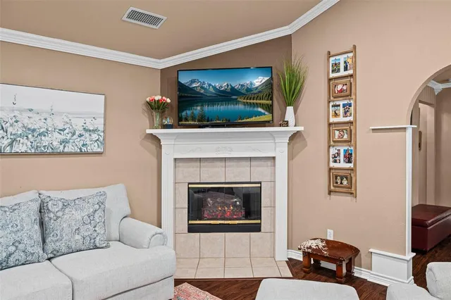 $325,000 | 1208 Henard Lane, Granbury, TX 76048