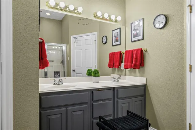 $325,000 | 1208 Henard Lane, Granbury, TX 76048