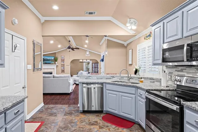 $325,000 | 1208 Henard Lane, Granbury, TX 76048