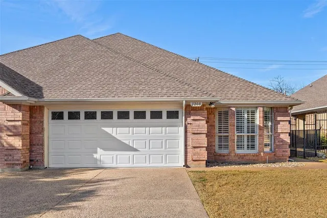 $325,000 | 1208 Henard Lane, Granbury, TX 76048