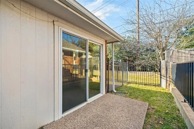 $325,000 | 1208 Henard Lane, Granbury, TX 76048