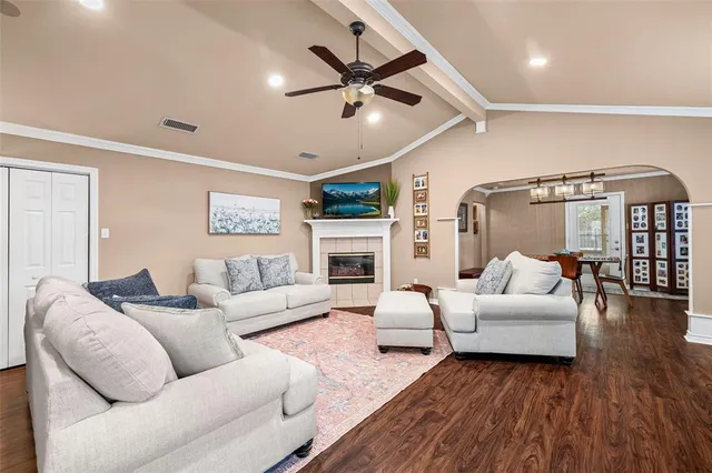 $325,000 | 1208 Henard Lane, Granbury, TX 76048