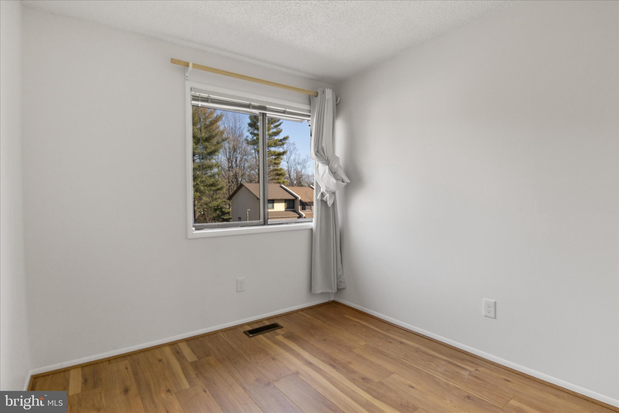 2142 Cartwright Place Reston, VA 20191 - Photo 18 of 29 a view of an empty room with window