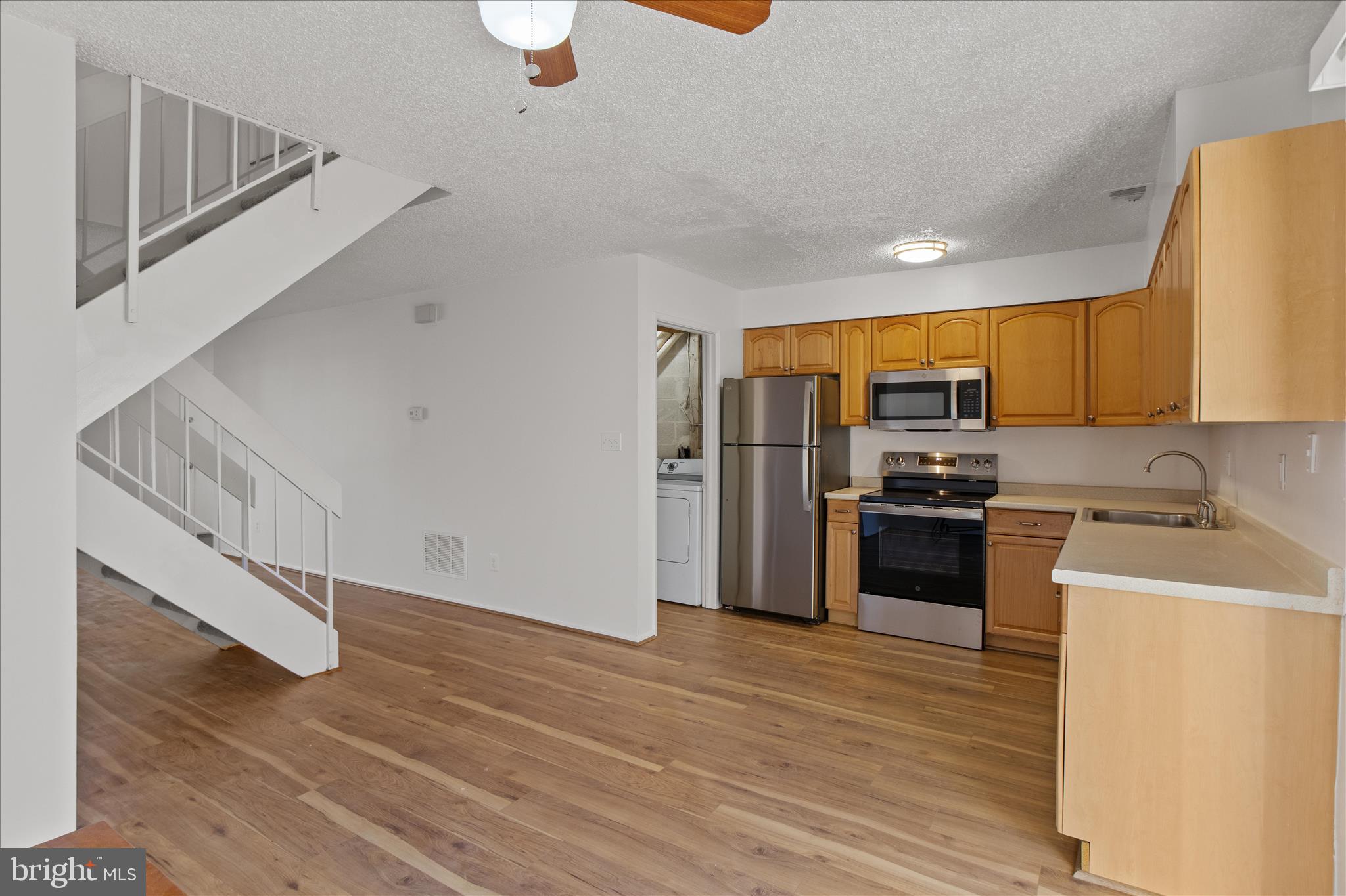 2142 Cartwright Place Reston, VA 20191 - Photo 9 of 29 a kitchen with stainless steel appliances a refrigerator and a stove top oven