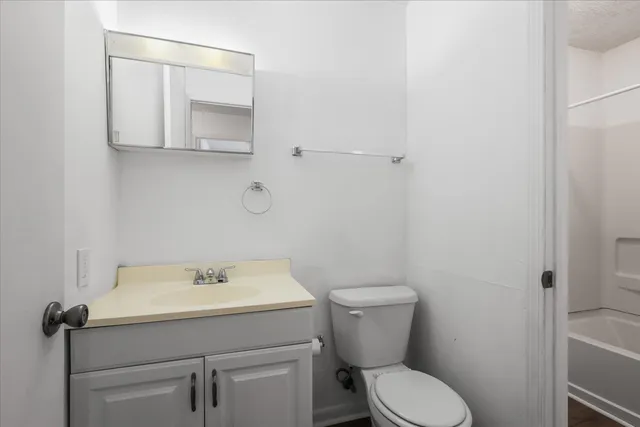 $975 | 851 Maple Street, Chattahoochee, FL 32324