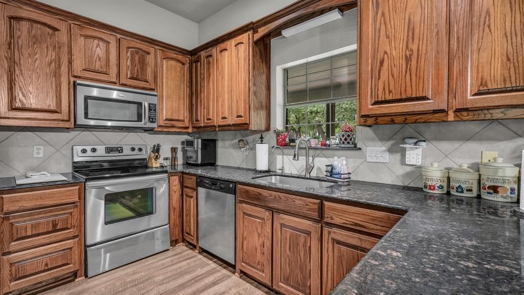 115 Deerfield Road Paradise, TX 76073 - Photo 13 of 39