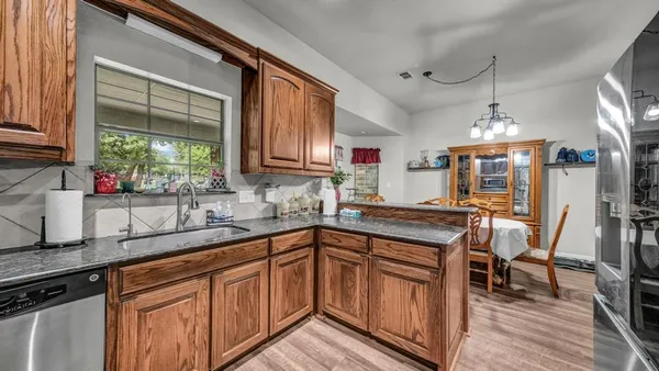 $779,900 | 115 Deerfield Road, Paradise, TX 76073