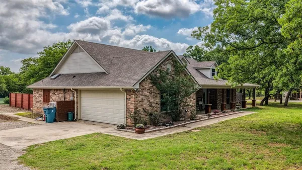 $779,900 | 115 Deerfield Road, Paradise, TX 76073